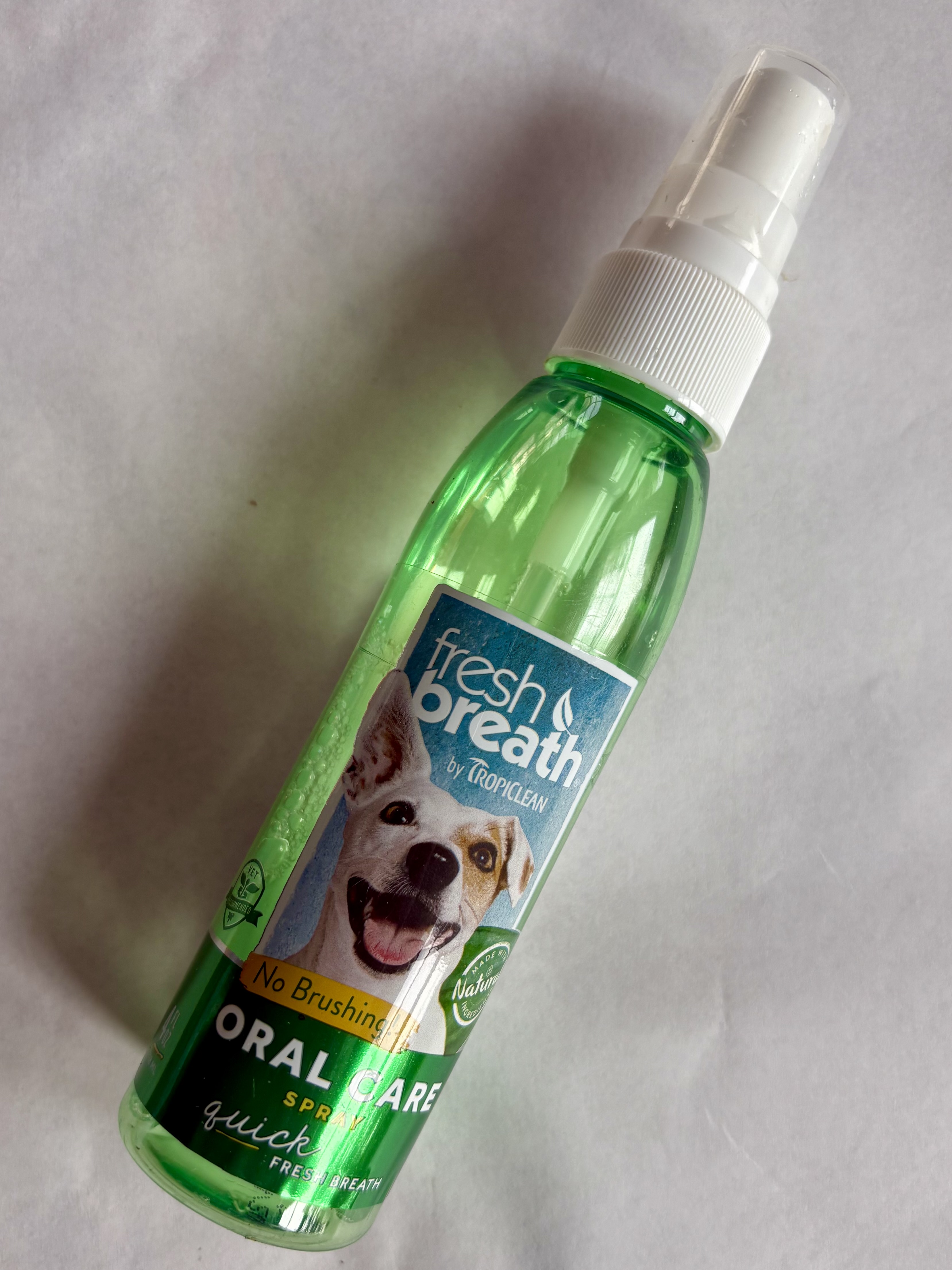 TropiClean Fresh Breath Oral Care Spray for Dogs & Cats | Dog Breath Spray | Mint Breath Freshener | Pet Bad Breath Treatment | Made in The USA | 4 oz