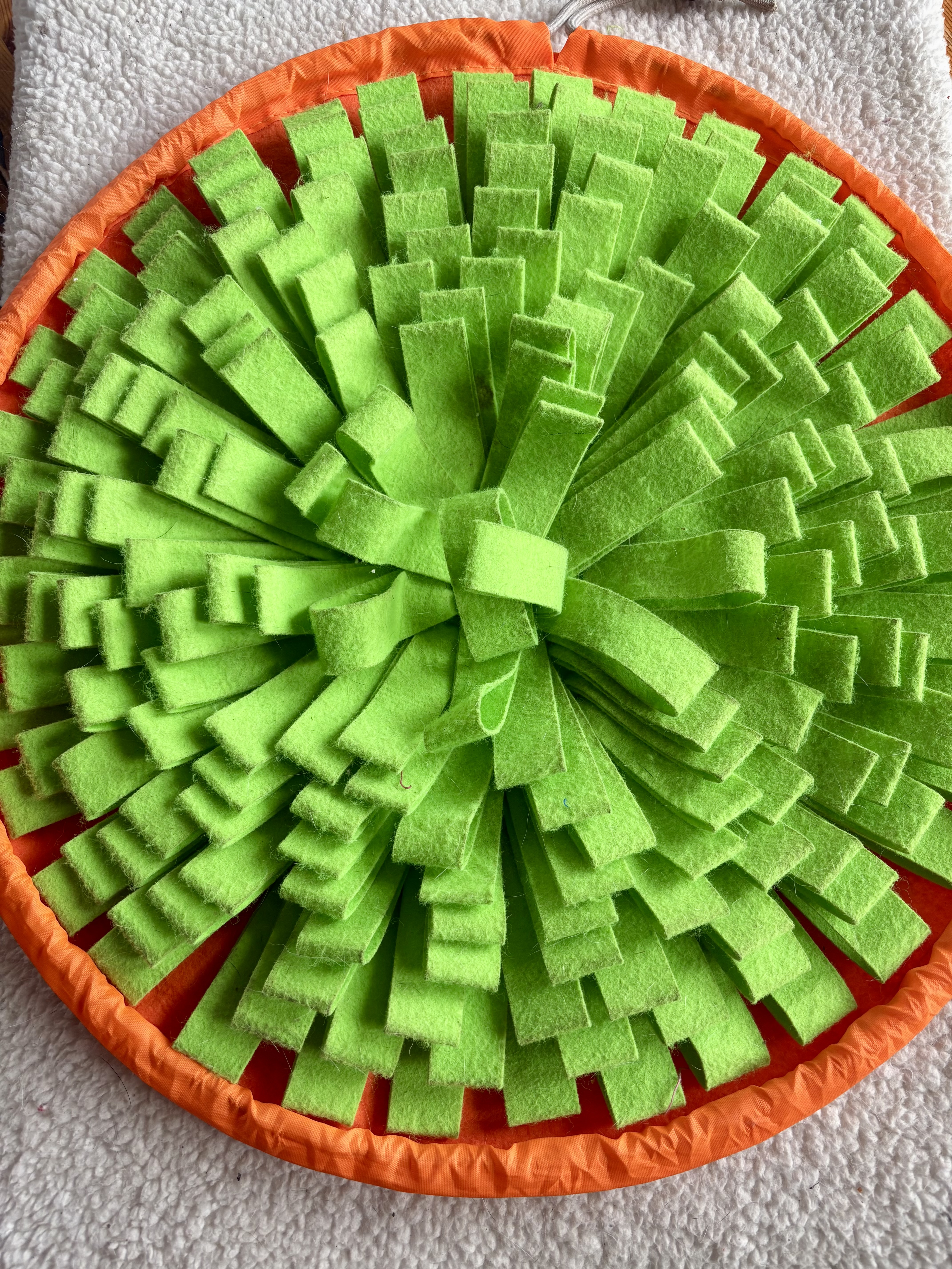 Pet Snuffle Mat for Dogs,Interactive Feed Puzzle for Boredom,Encourages Natural Foraging Skills for Cats Rabbits Dogs Bowl, Dog Treat Dispenser Indoor Outdoor Stress Relief,Travel Portable and Compact