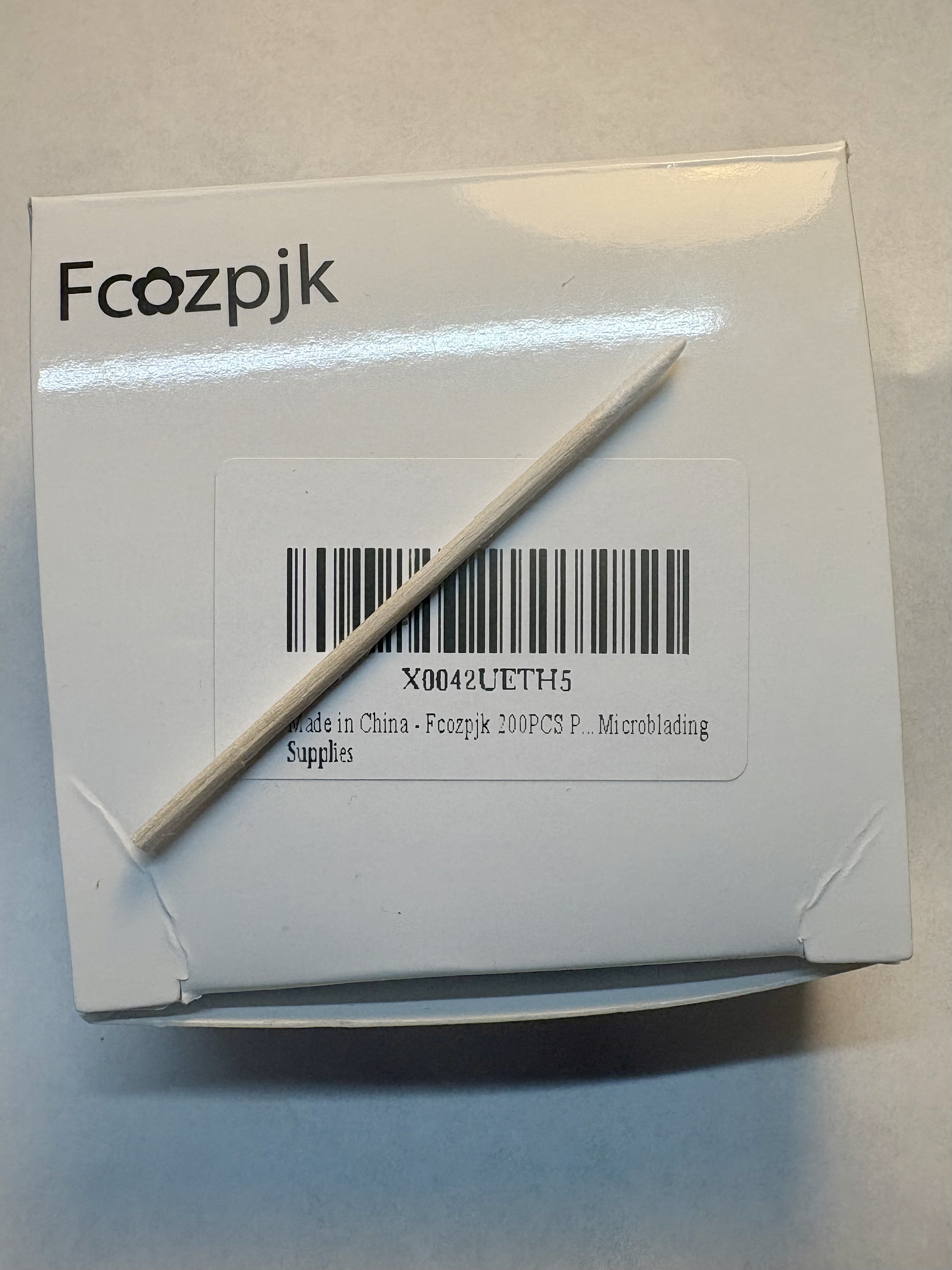 200PCS Precision Tip Cotton Swabs with Wooden Sticks, Pointed Tip Cotton Swabs for Nail Polish Touch Up, Disposable Makeup Applicators, Cotton Sticks for Makeup, Microblading Supplies